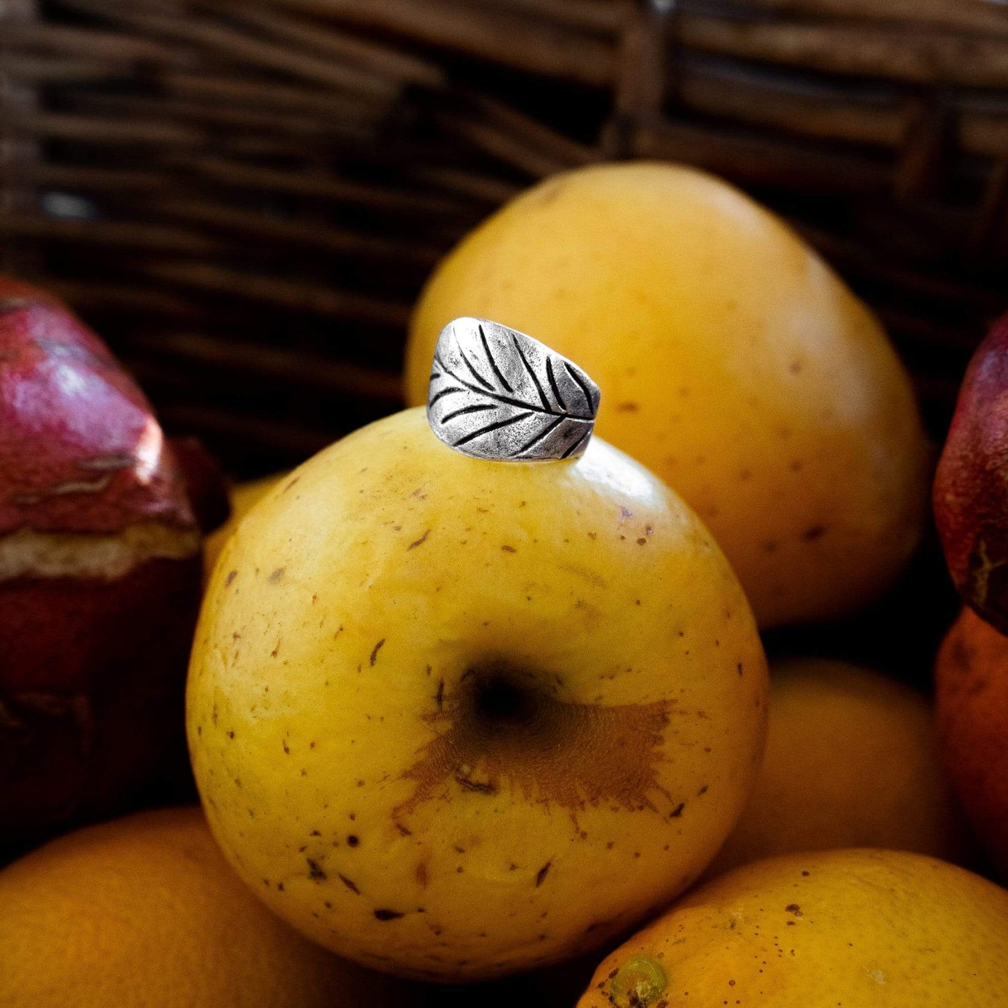 Magic Mangolia Ring