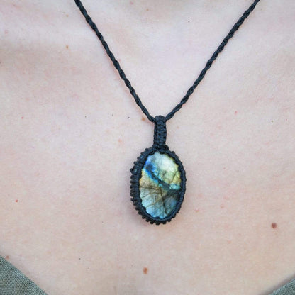 Macrame pedant Labradorite Pendant